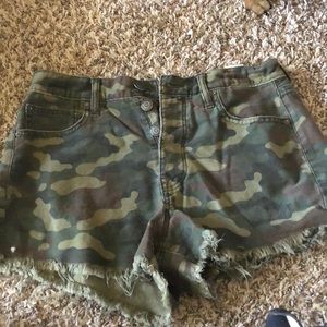 Camo American eagle shorts